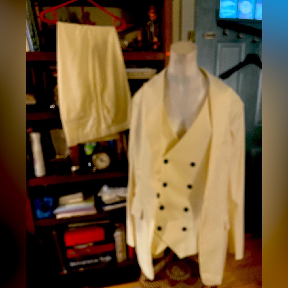 Men’s Cream Three piece Twill Suit Size 42/XL Slim Fit NWT